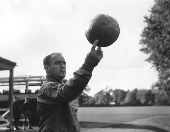 Alfredo Di Stefano balancing a football on his finger