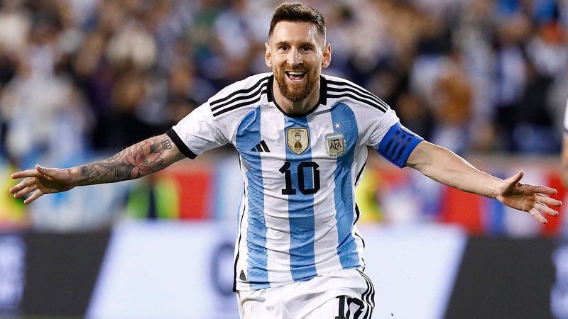 Lionel Messi in an Argentina shirt