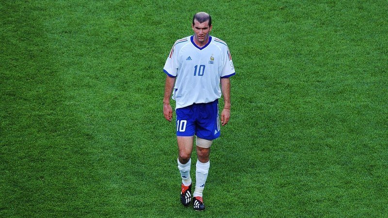 Zinedine Zidane playing for France